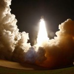 Raketoplan Endeavour nekoliko sekundi nakon lansiranja s Floride